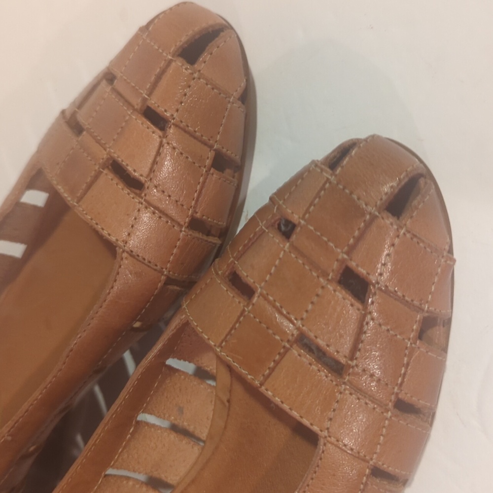 NWOT Bass Tan Leather Wedge Slip-on Pump - Picture 8 of 12